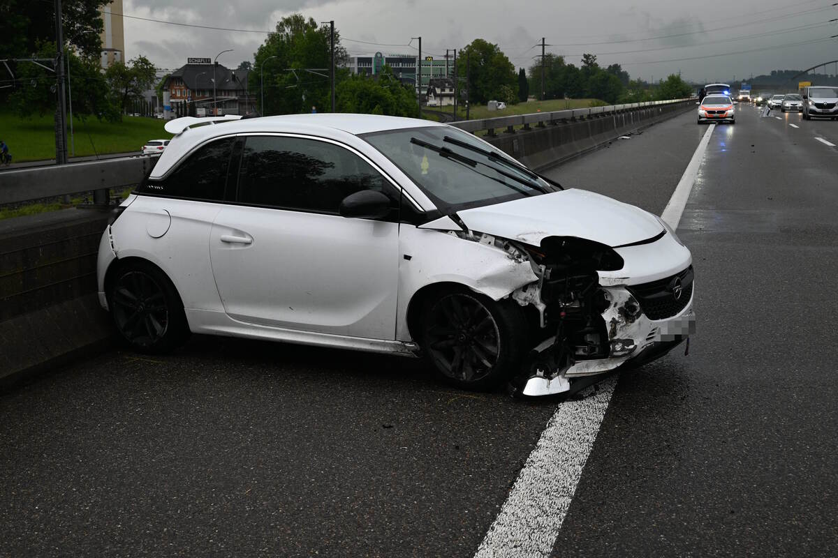 Au SG – Angetrunkener Autofahrer verunfallt auf A13