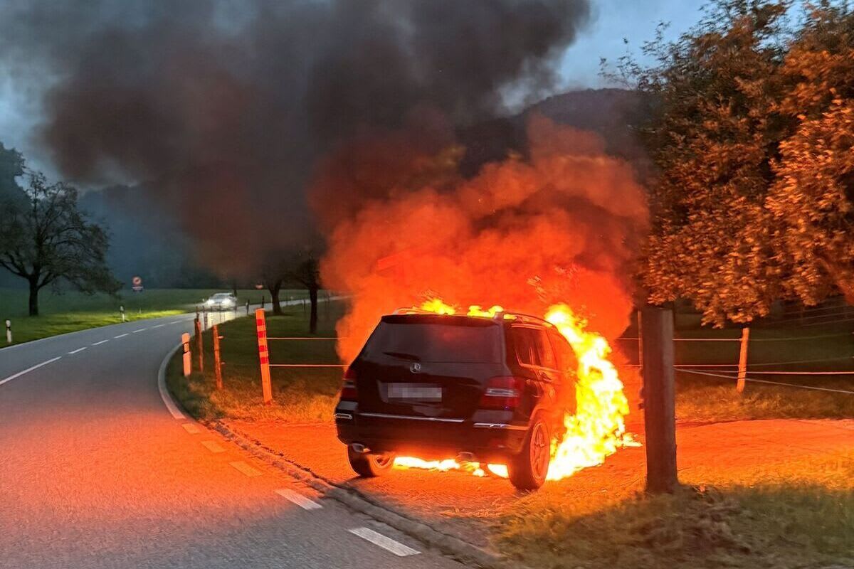 Hauenstein SO – Auto brennt auf Hauptstrasse komplett aus