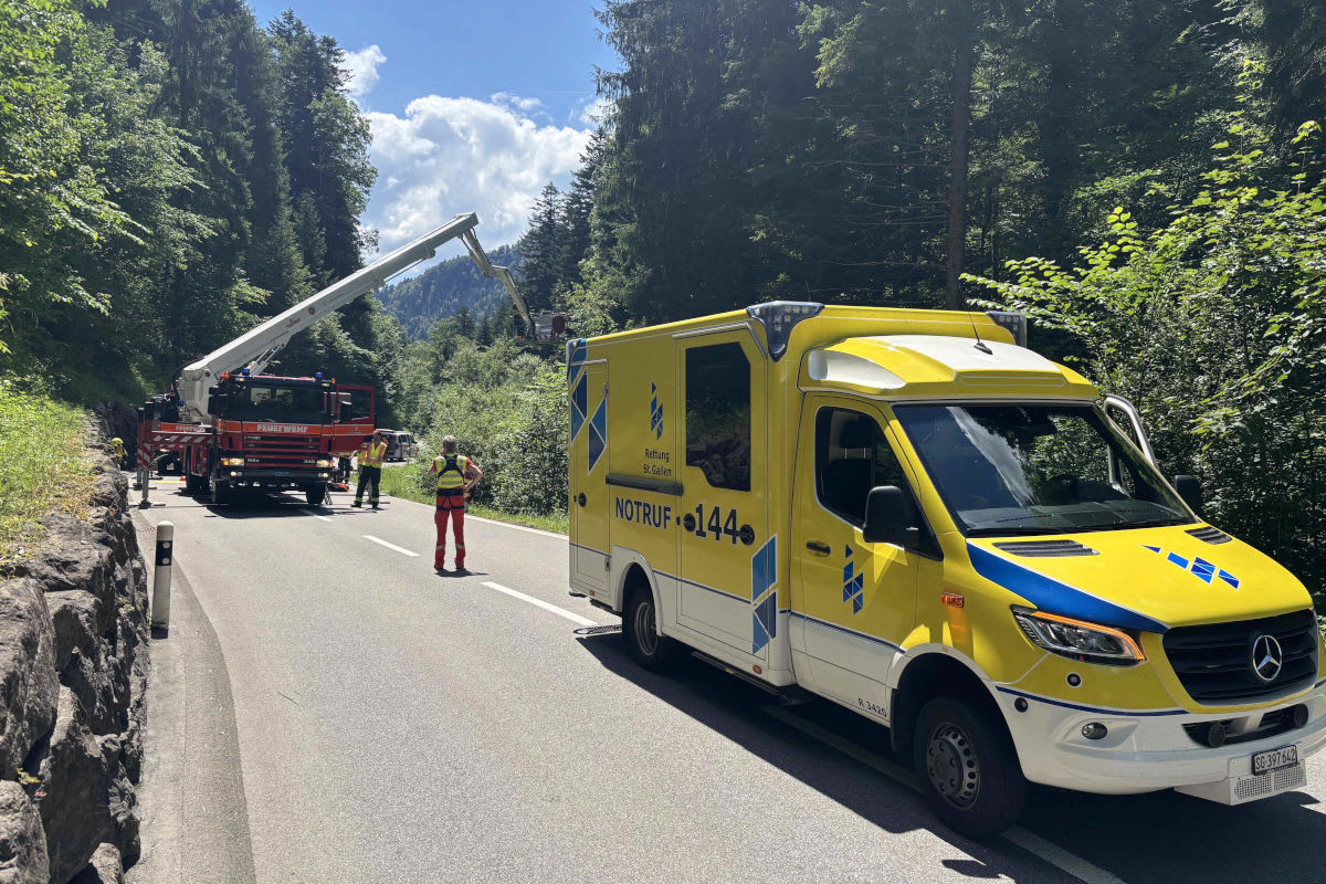Unfall in Gähwil SG – Motorradfahrer stürzt in Murgbach