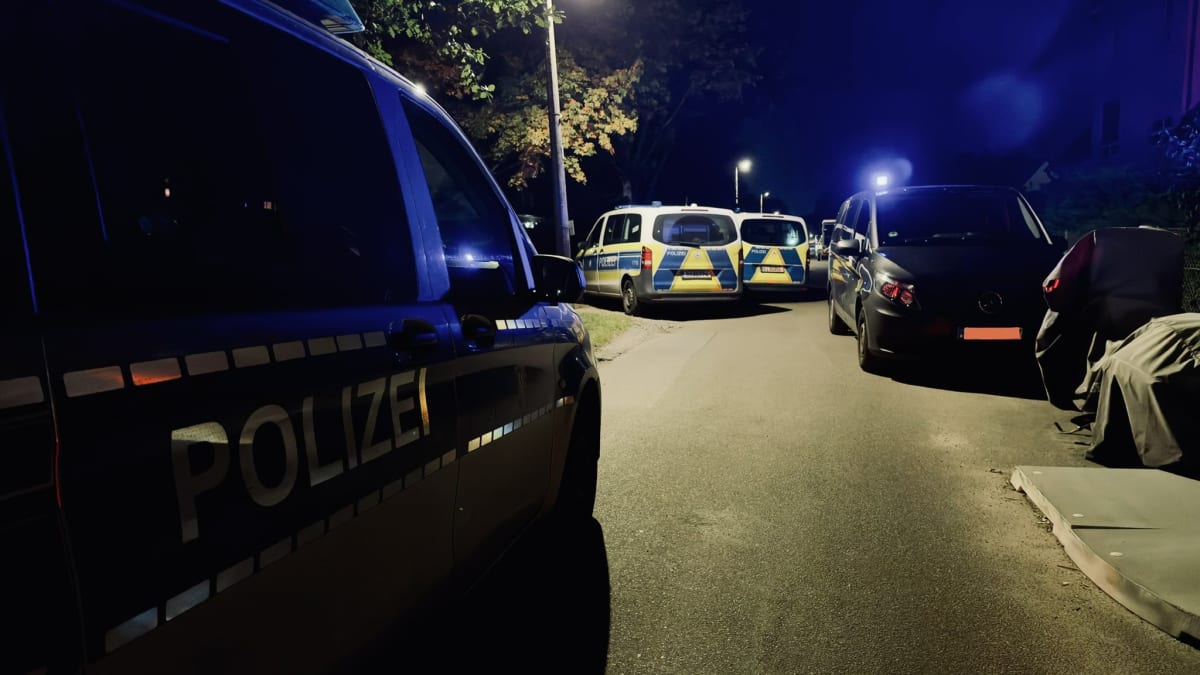 Berlin – Zwei Männer nach Schüssen von Motorroller verletzt