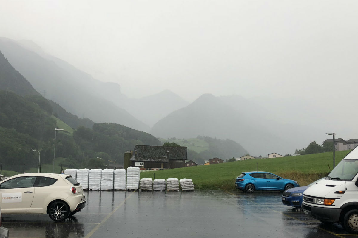 Viel Neuschnee auf den Gipfeln - Starkrregen in der Schweiz