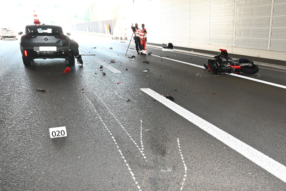 Glattbrugg ZH – Töfffahrer bei Unfall im Stau schwer verletzt