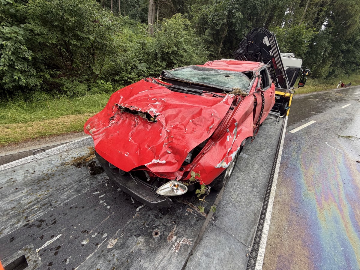 Unfall in Kirchberg SG – Nach Überholmanöver überschlagen