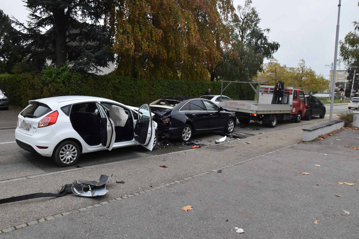 Oensingen SO - Auffahrkollision mit vier Fahrzeugen