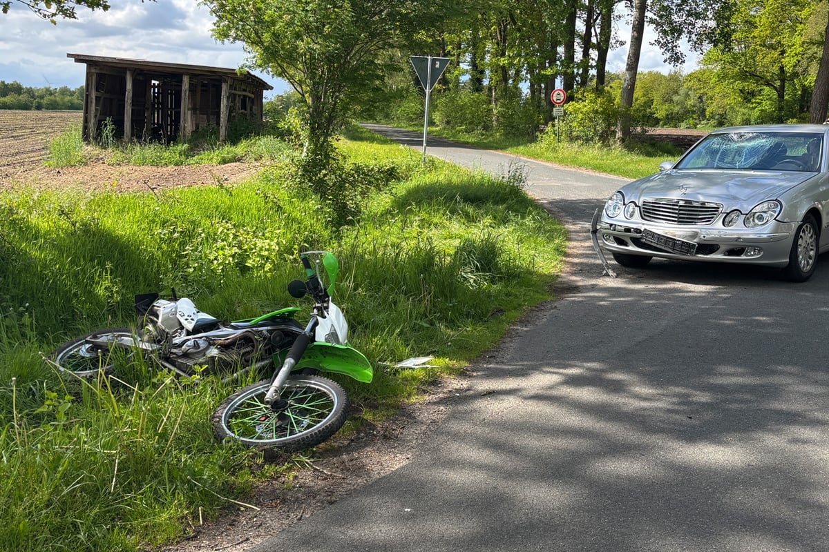 Scheeßel – Drei Verletzte nach Unfall von Motorrad mit Auto