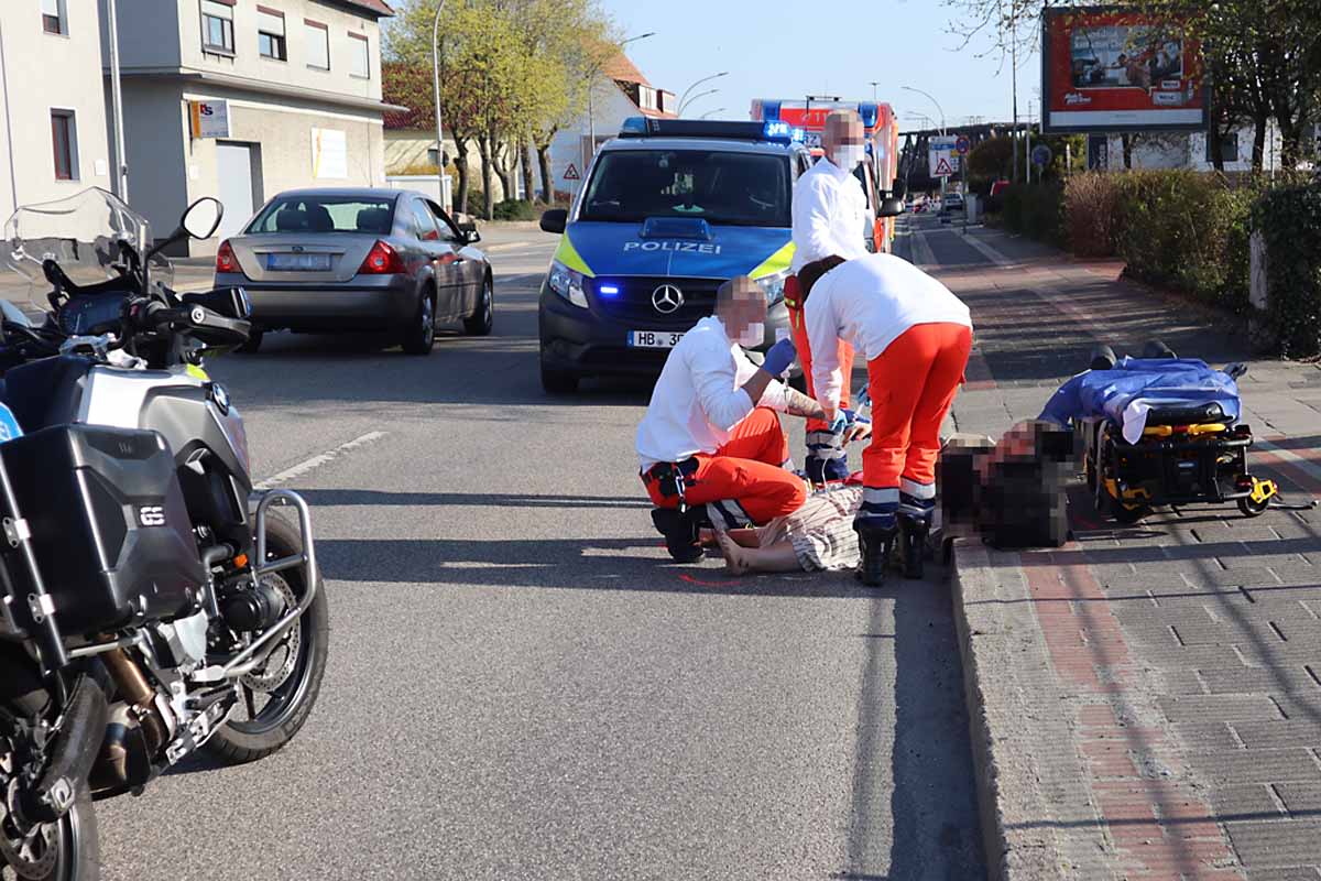 Bremerhaven - Pkw erfasst junge Fußgängerin