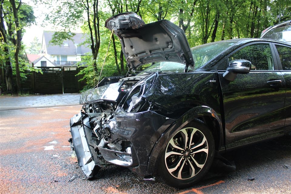 Bergisch Gladbach – Betrunkener Fahrer verursacht schweren Unfall
