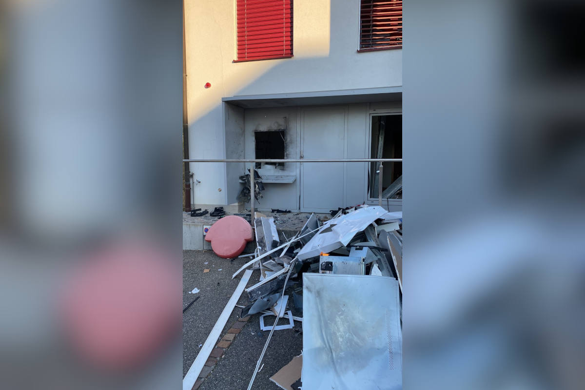 Nuglar SO – Unbekannte sprengen Bankomat und flüchten mit Beute