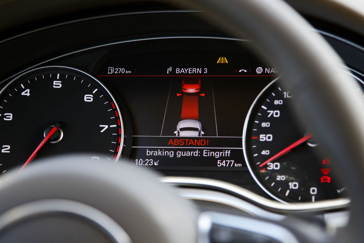 Deutschmühlental - Kind mit E-Klasse Mercedes unterwegs