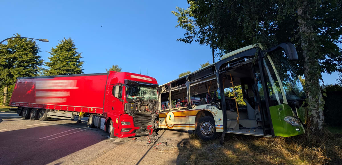 Stralsund – Schwerer Unfall von Sattelzug und Linienbus