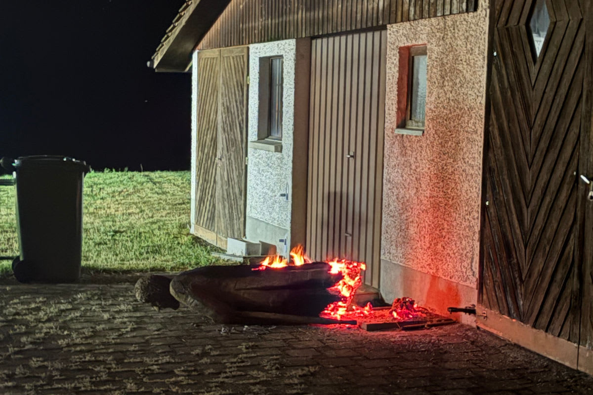 Ettenhausen TG – Mannshohe Holzfigur geht in Flammen auf