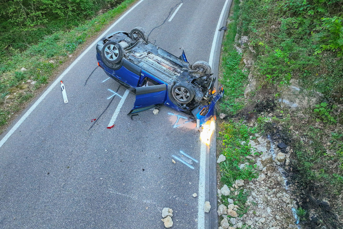Arboldswil BL – Schwerer Unfall endet mit Überschlag