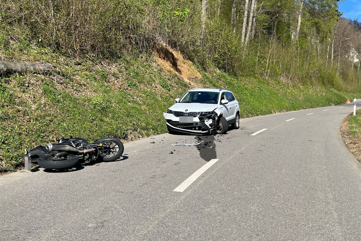 Hochwald SO – Überholmanöver einer Motorradfahrerin endet mit Unfall