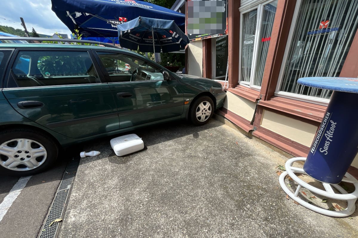 Unfall in Rodersdorf SO – Autofahrer prallt in Pizzeria