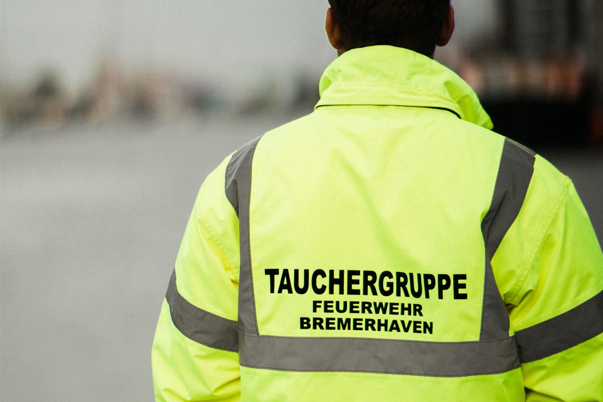 Bremerhaven – Mann und Hund aus Hafenbecken gerettet