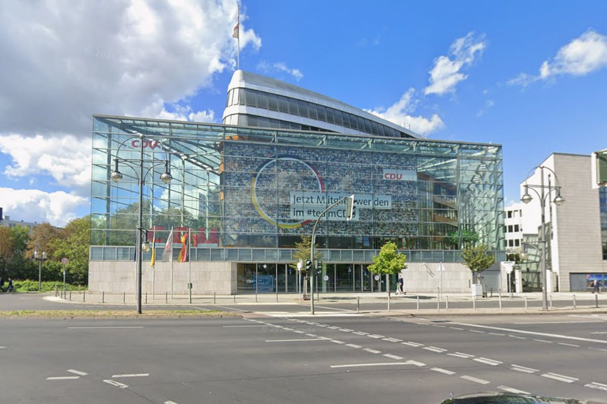 Berlin – Aktivisten besetzen Dach der CDU-Parteizentrale
