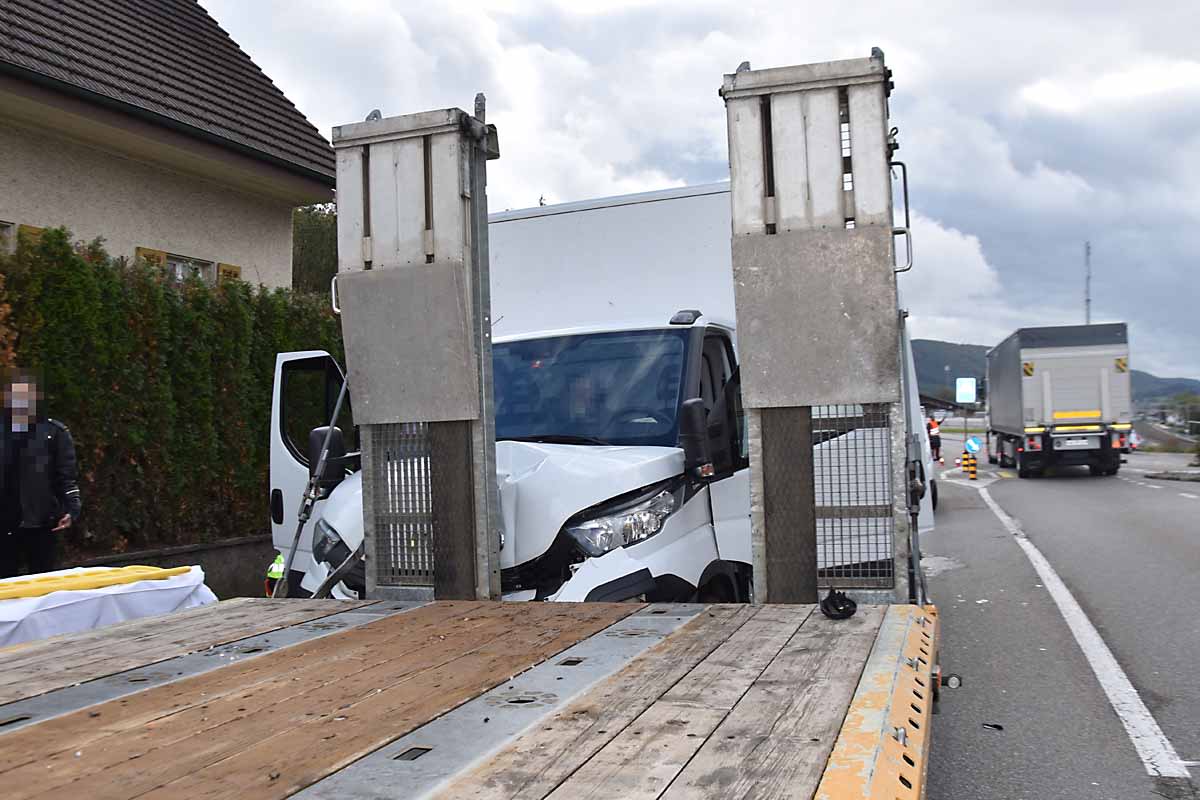 Zeugenaufruf aus Gretzenbach SO - Lastwagen und Lieferwagen kollidieren