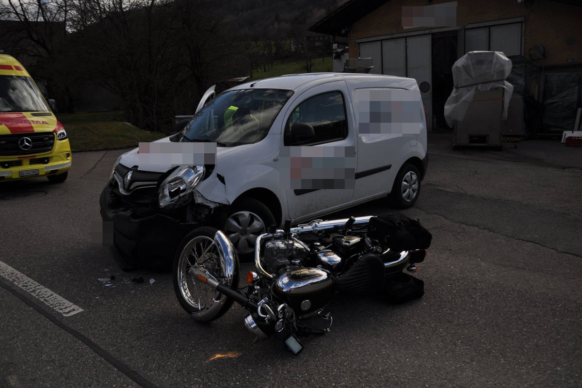 Kienberg und Wolfwil SO – Motorradfahrer von Auto erfasst und verletzt.