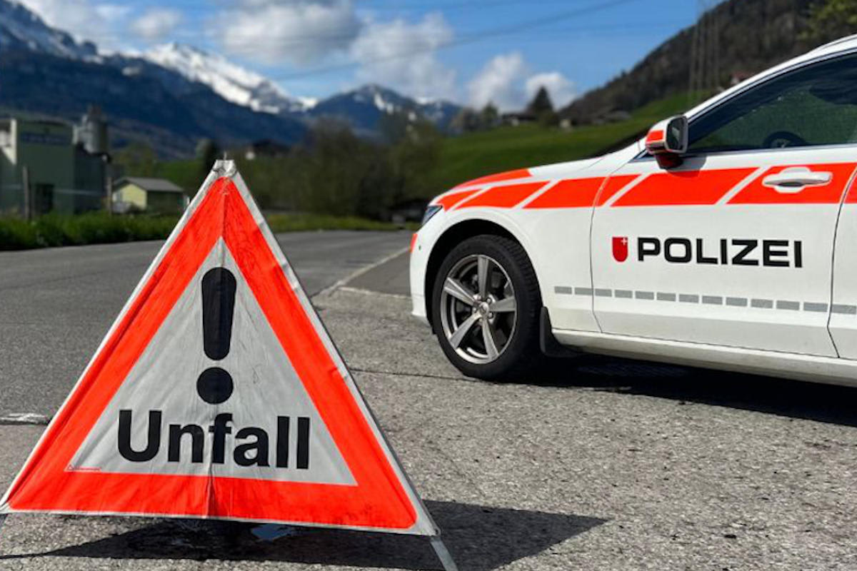 Siebnen SZ – Fussgängerin bei Unfall mit Velofahrer verletzt