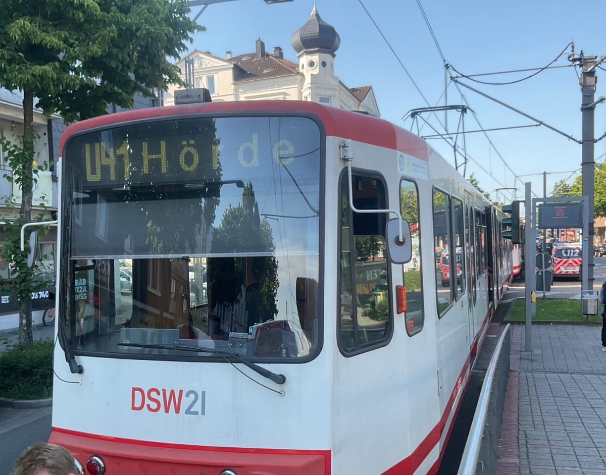 Dortmund – Mann von Stadtbahn erfasst und schwer verletzt