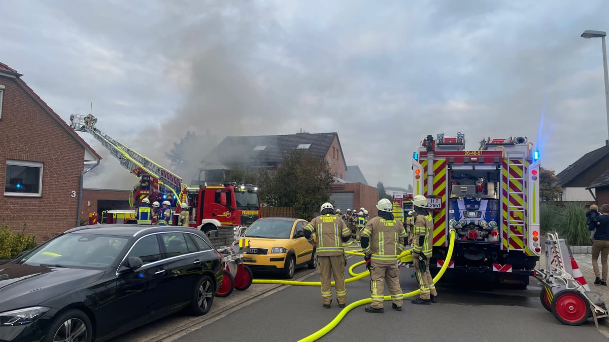 Lehrte – Schuppen nahe Wohnhaus in Brand – Eine Person verletzt