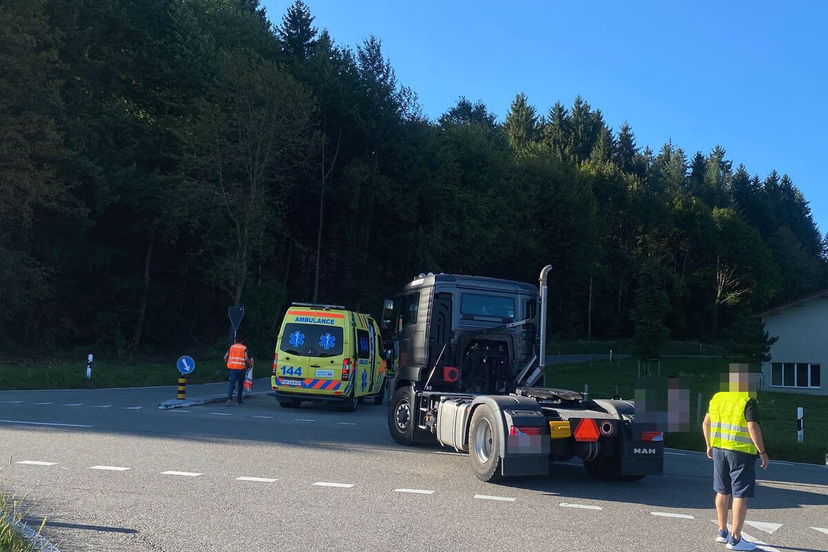 Kestenholz SO - Fahrradlenker nach Unfall schwer verletzt im Spital