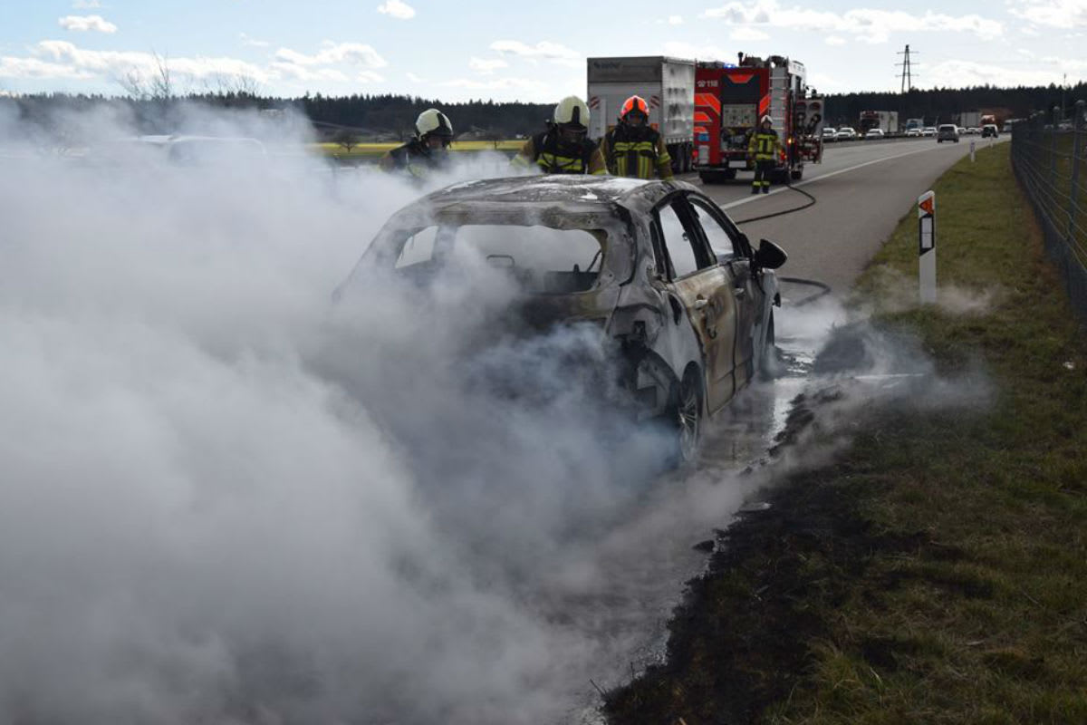 Oensingen A1 SO - Auto gerät in Vollbrand