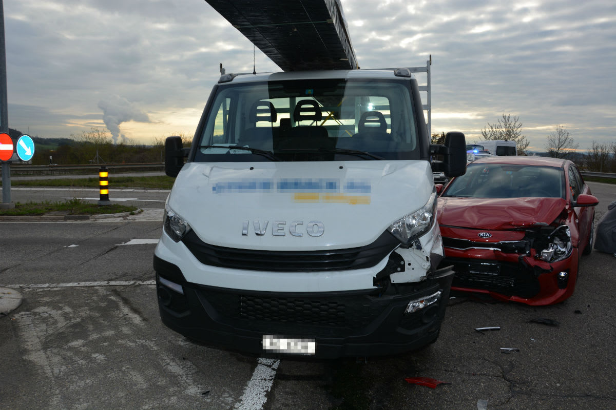 Egerkingen SO - Auto und Lieferwagen zusammengeprallt