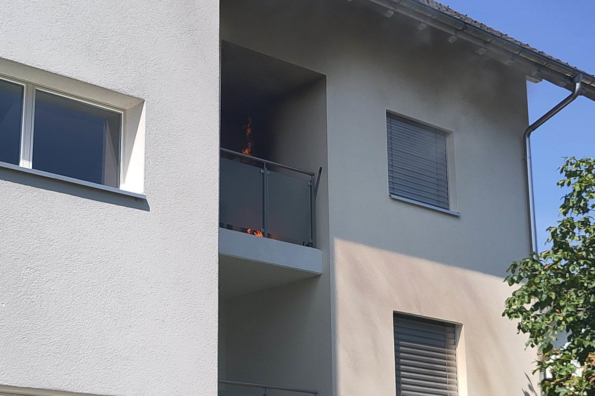 Oberkulm AG – Brand auf Balkon durch Tiefkühlgerät