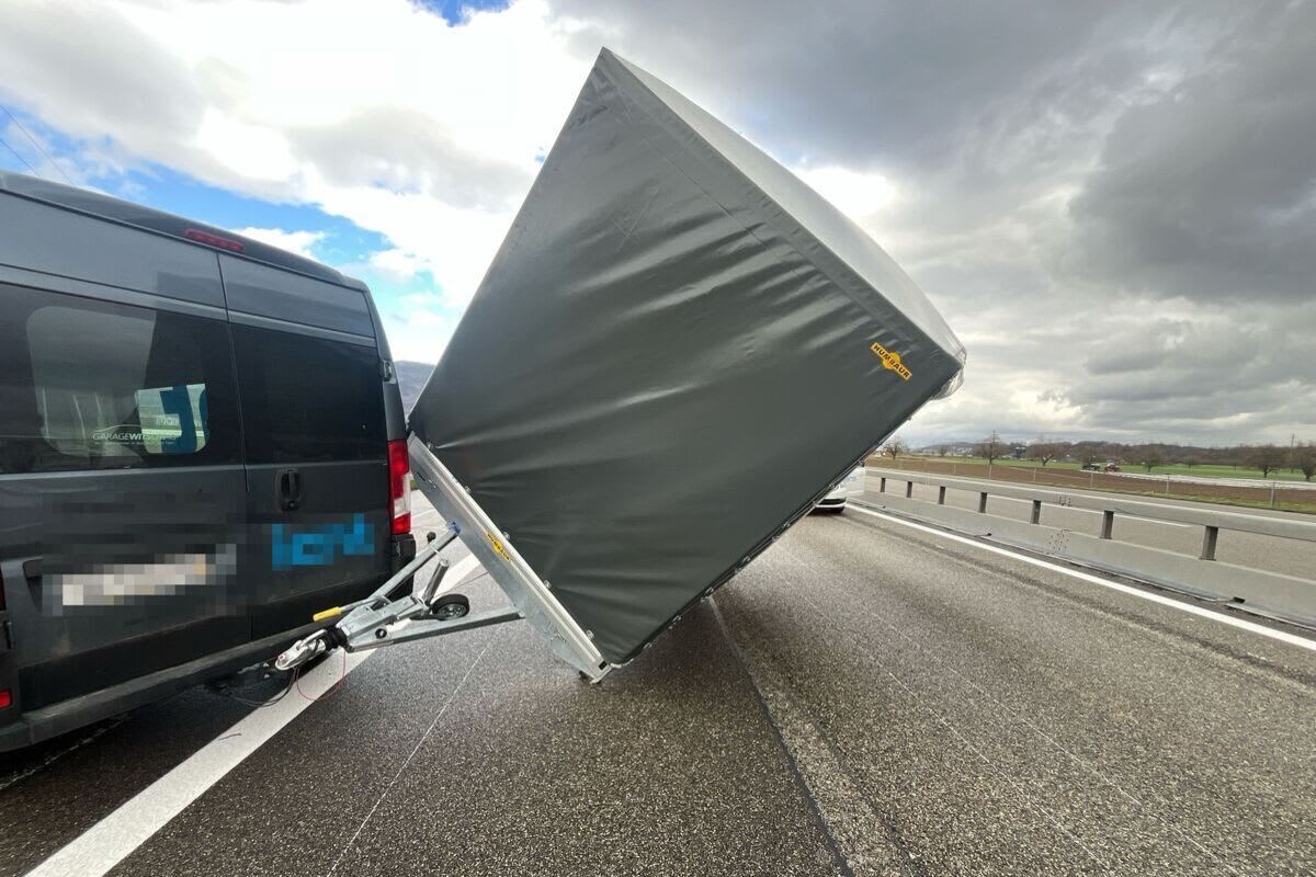 A1 Niederbipp SO – Wind kippt Anhänger – Stau Richtung Bern