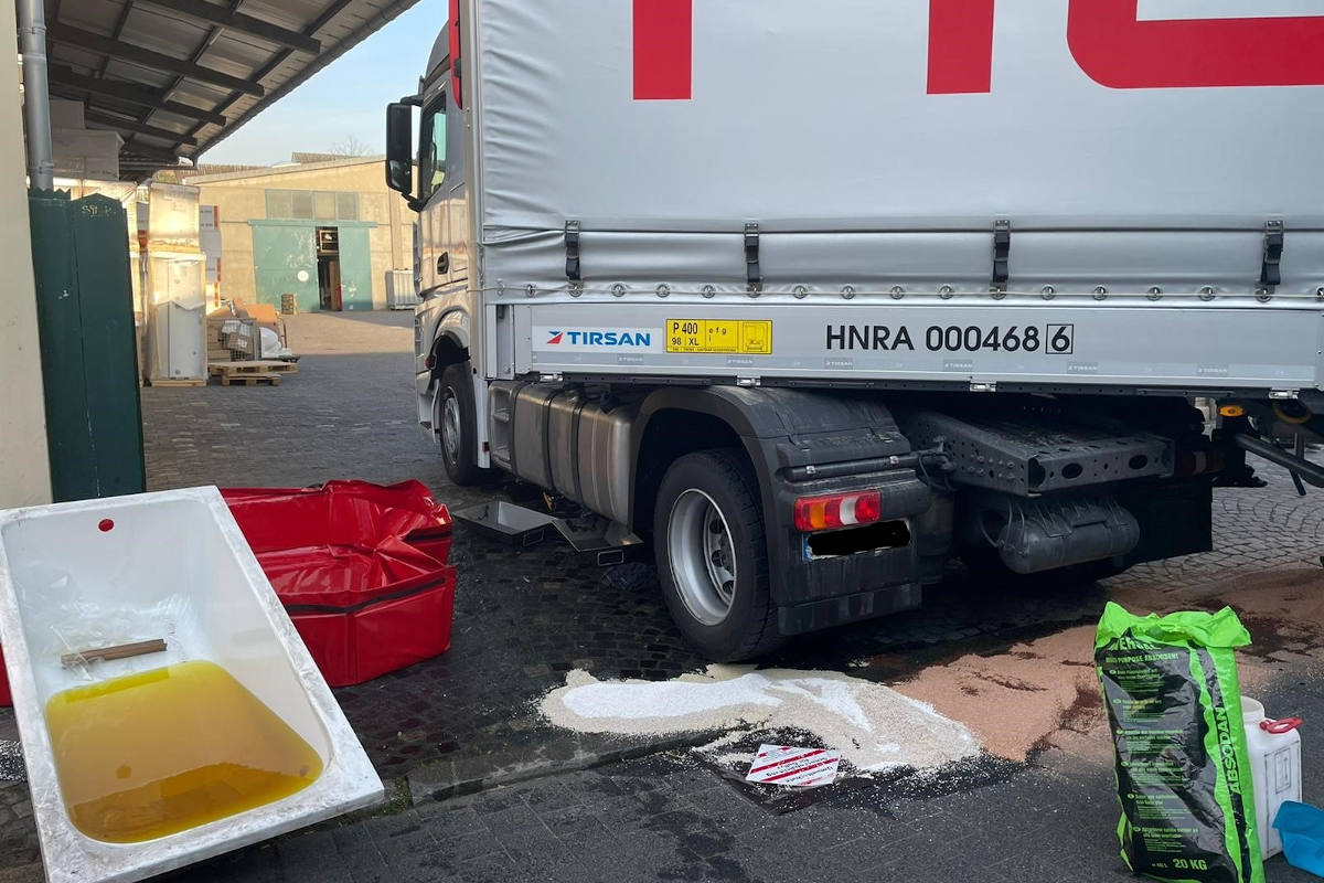 Bremerhaven – LKW verunfallt – Mehrere hundert Liter Kraftstoff in Kanal gelaufen