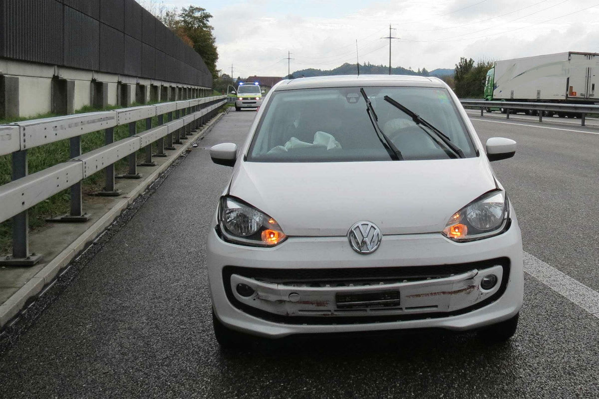 Sekundenschlaf Strengelbach/A2 AG - Auf Lastwagen aufgefahren – 5-jähriges Kind verletzt!