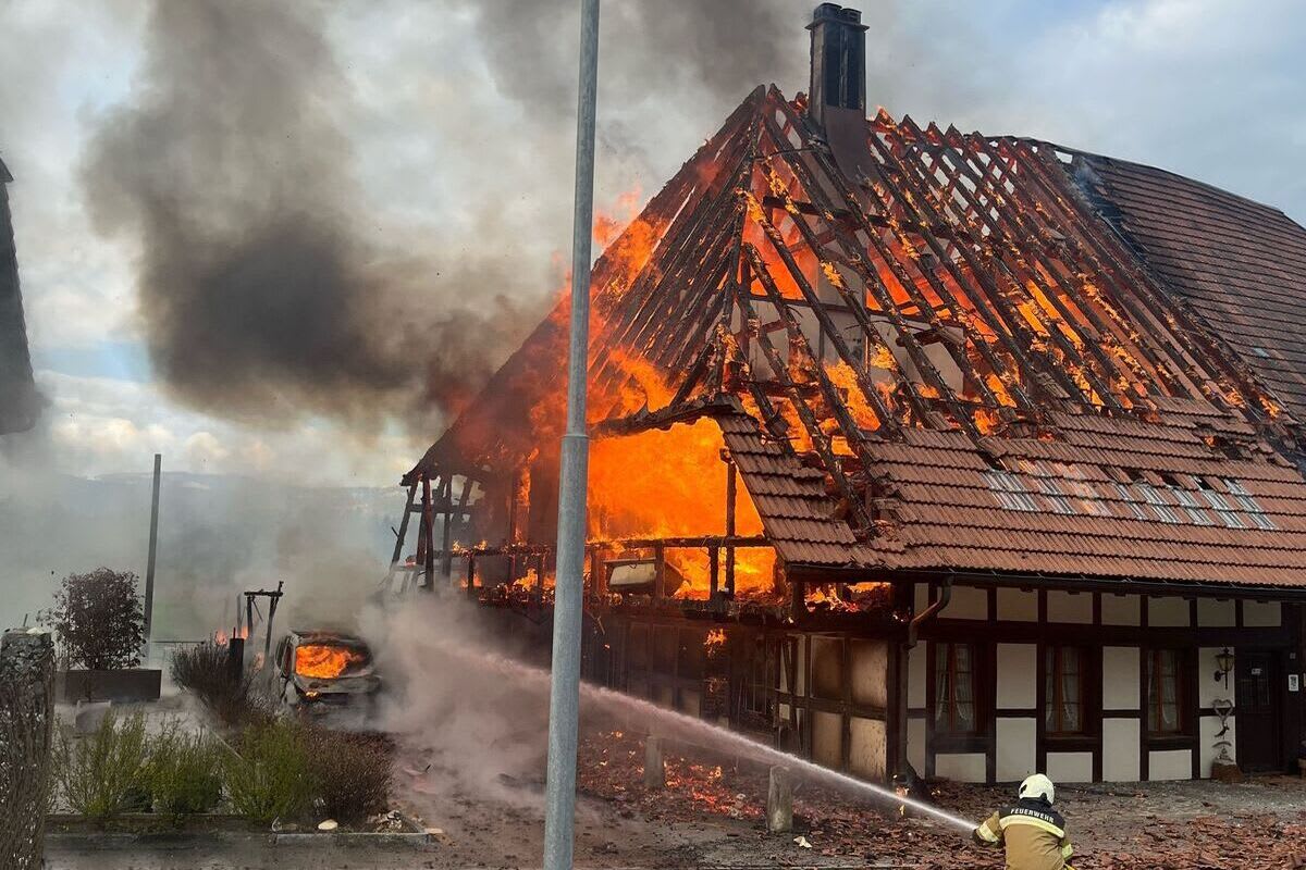Gossliwil SO – Mehrfamilienhaus in Vollbrand