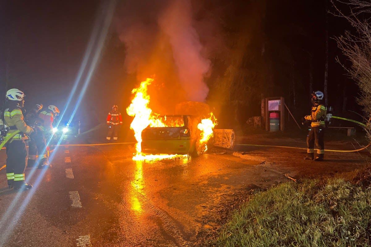 Fridaustrasse in Egerkingen musste nach Autobrand während Löscharbeiten gesperrt werden