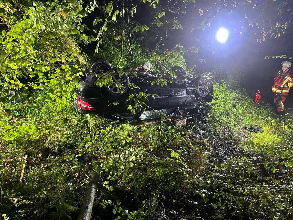 Engelskirchen – Zwei Schwerverletzte nach Unfall mit Mercedes