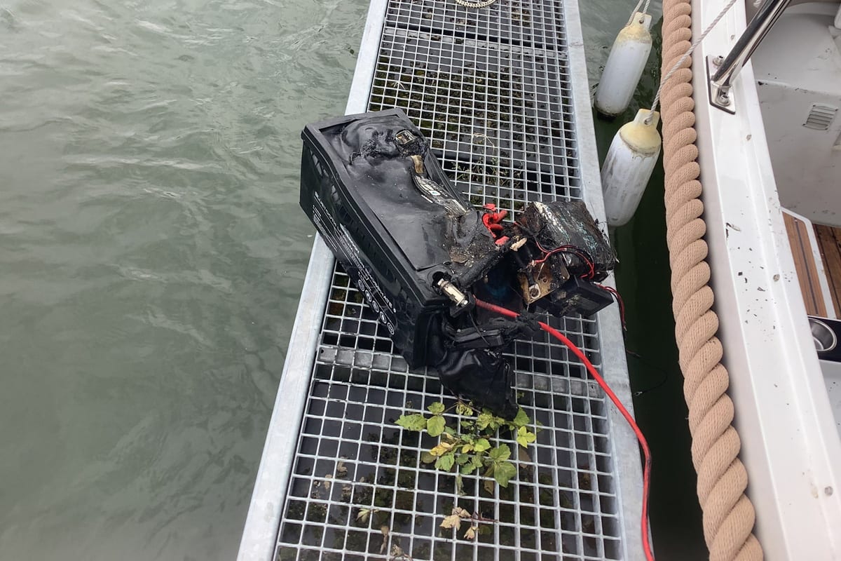Oberhausen – Akkus auf Solarboot brennen