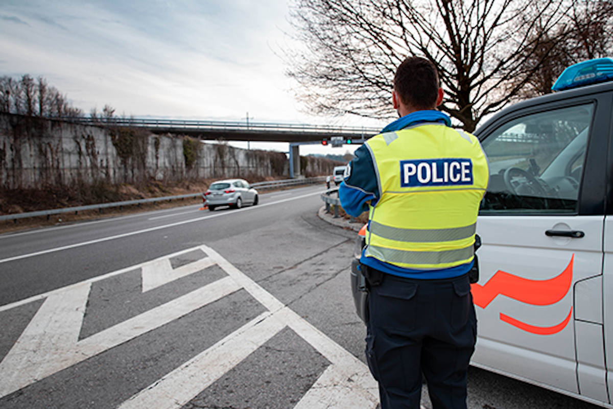 Remaufens FR – Betrunkener Autofahrer ohne Führerausweis gestoppt