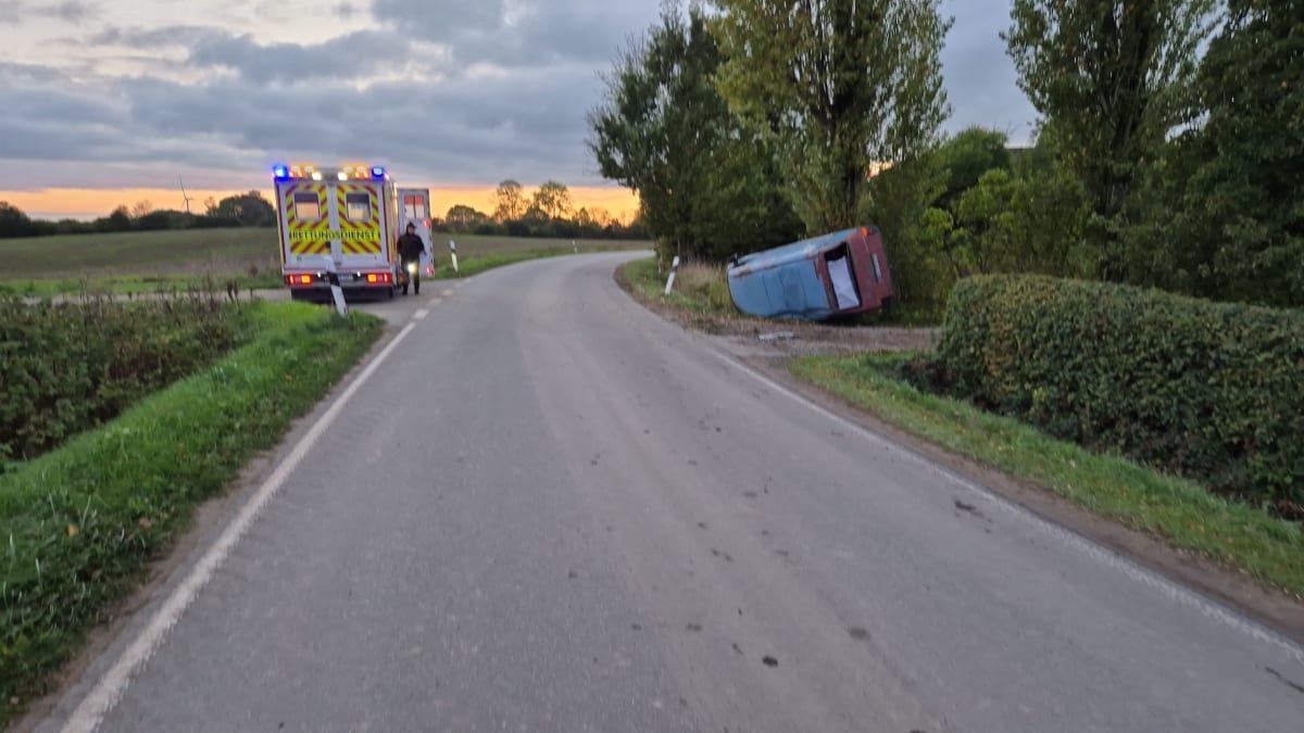 Mohrkirch – Transporter überschlägt sich nach Ausweichmanöver