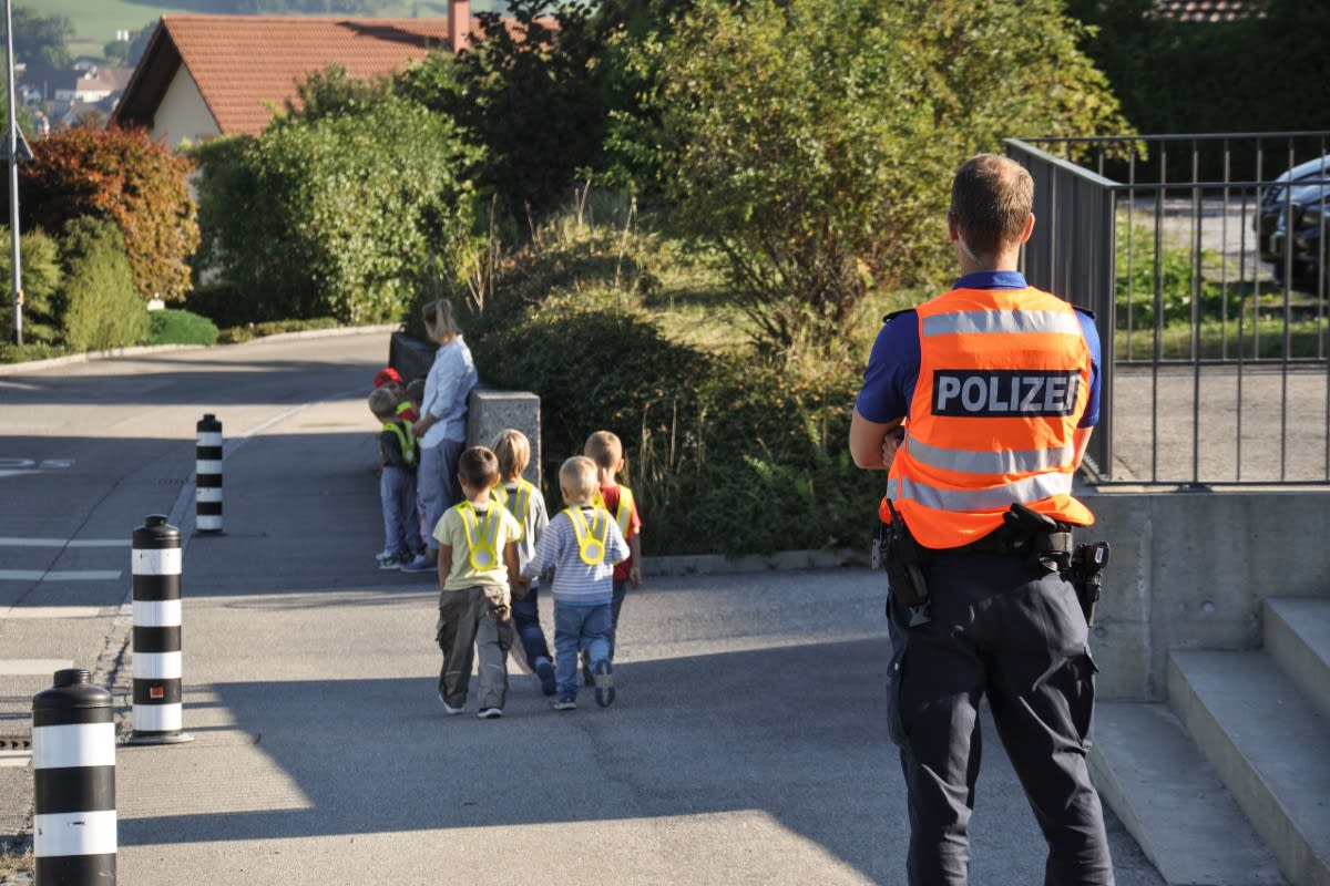 Kanton Solothurn: Präventionskampagne «Stoppen für Schulkinder» – die Polizei zeigt zum Schulanfang Präsenz