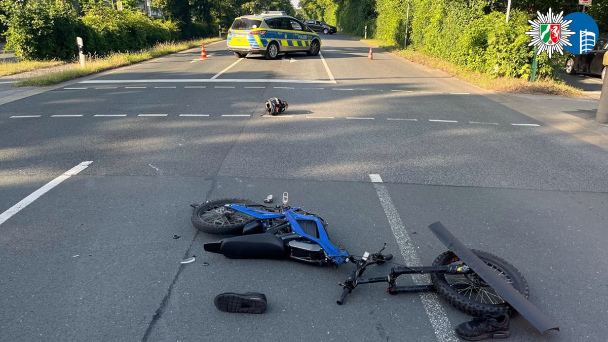 Oberhausen – Kleinkraftradfahrer bei Unfall mit Auto verletzt