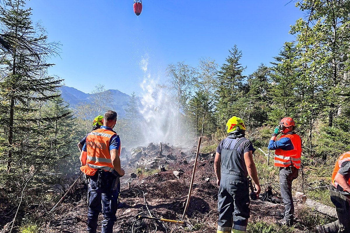 Emmetten NW - Flächenbrand im Brennwald entdeckt