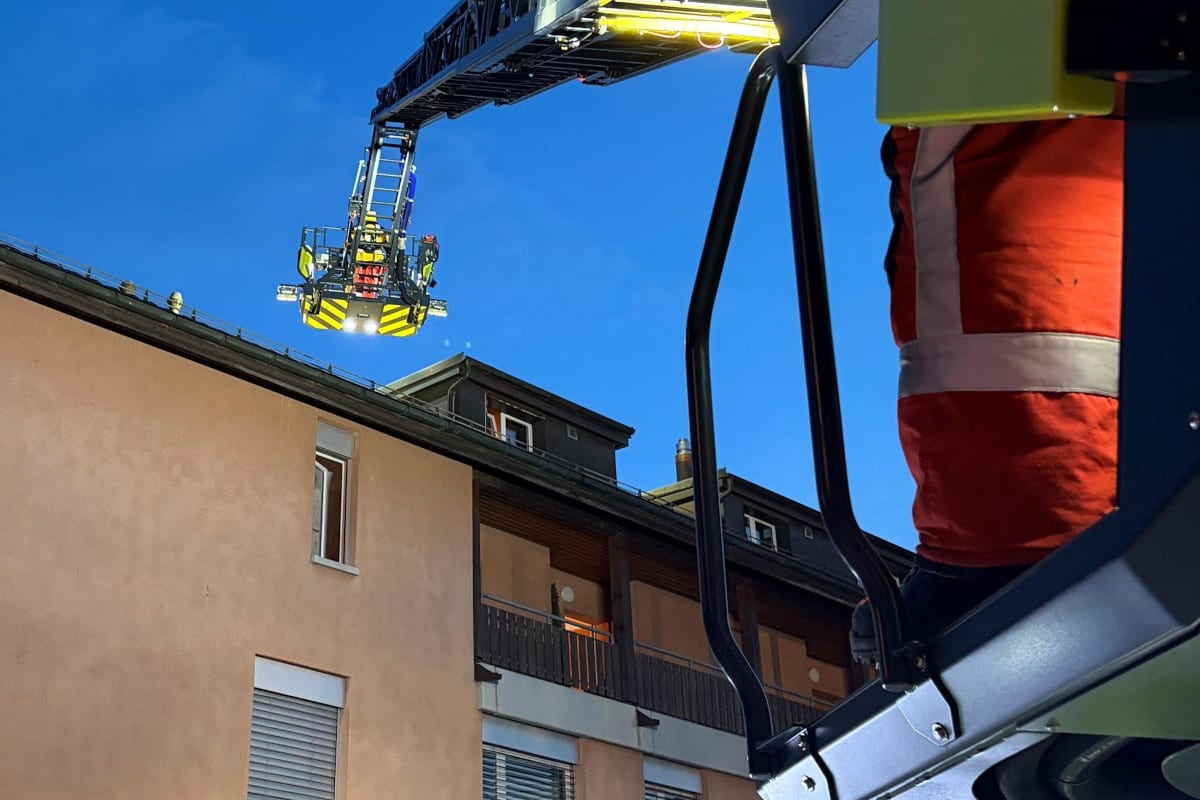Brand in Fahrweid ZH – Grosser Schaden in Mehrfamilienhaus