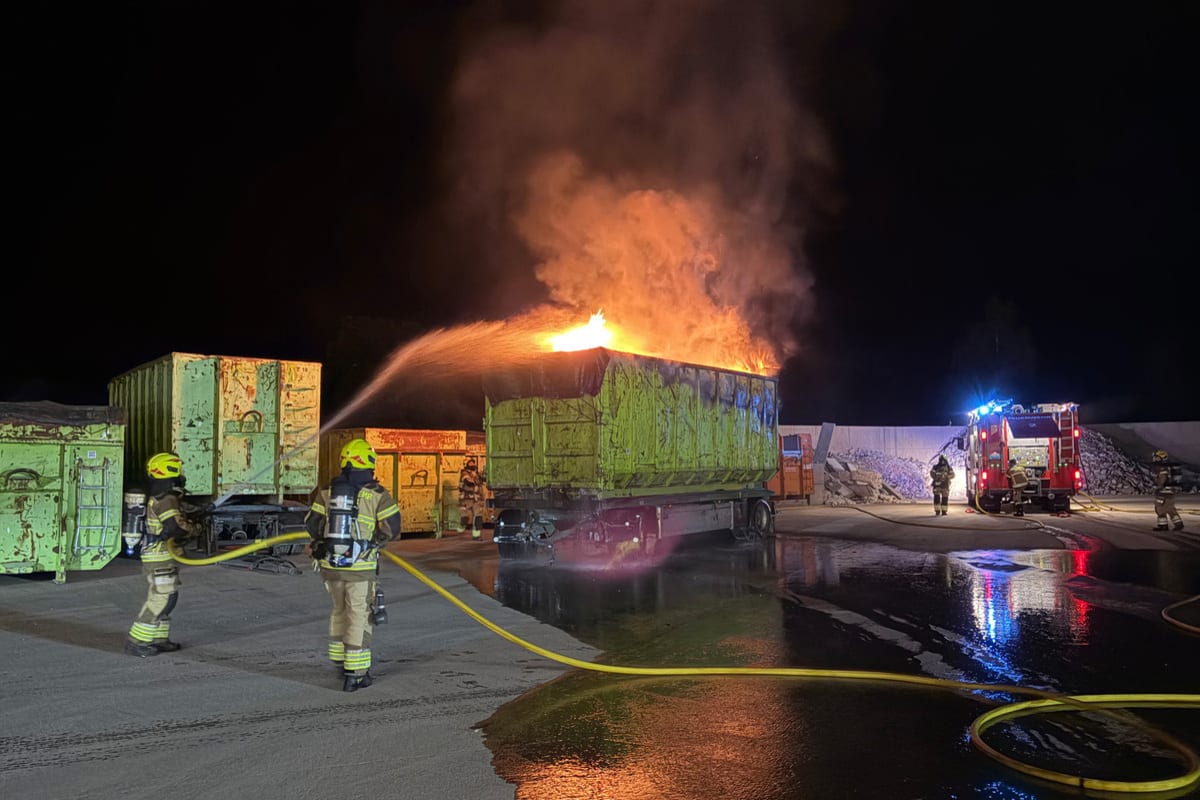 Baar ZG – Brand bei Recyclingfirma
