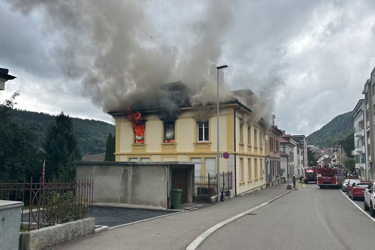 Saint-Imier BE – Feuerwehrfrau bei Brand von Haus verletzt