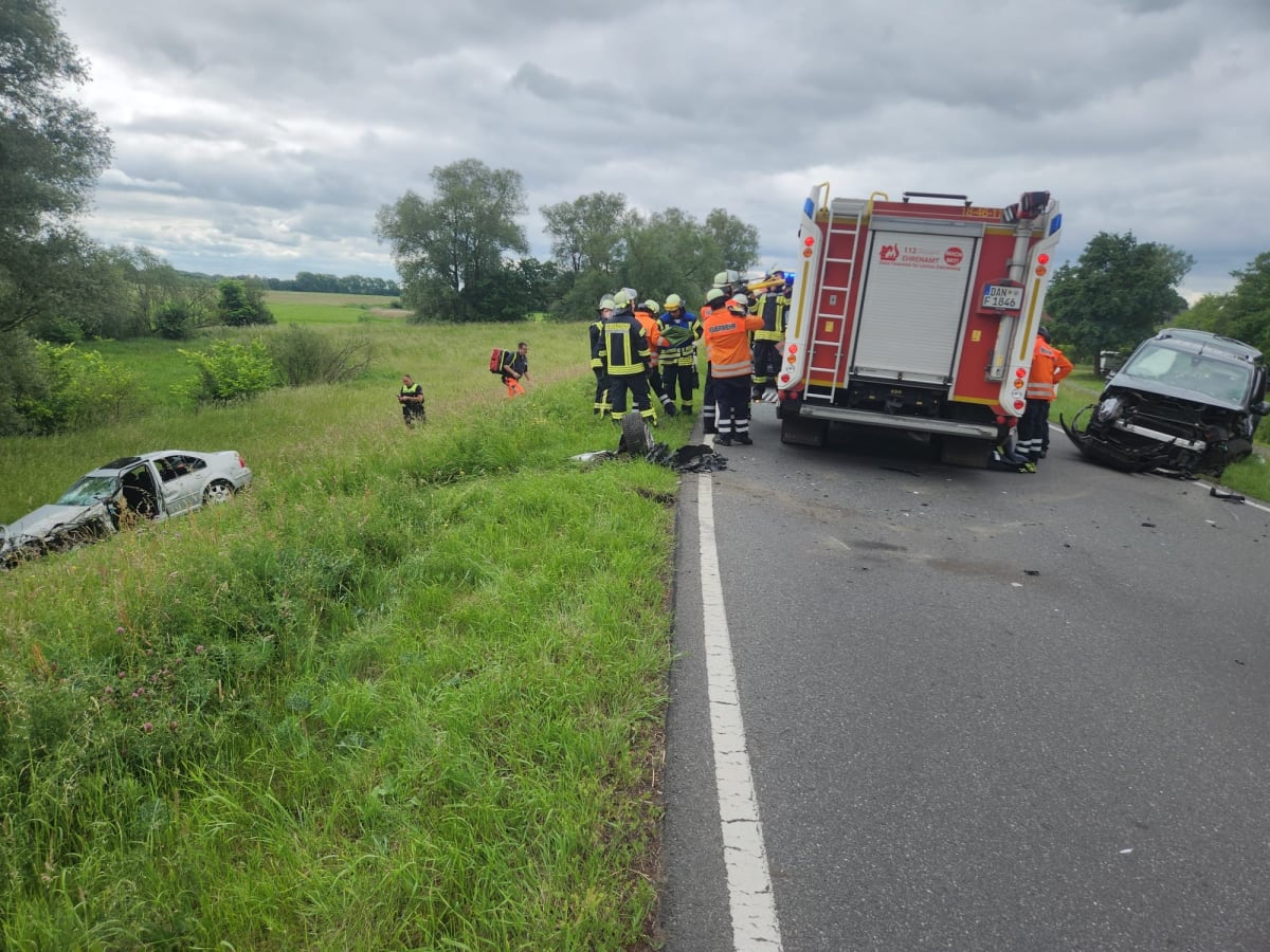 Grippel-Laase – Auto stürzt nach Unfall den Deich hinab