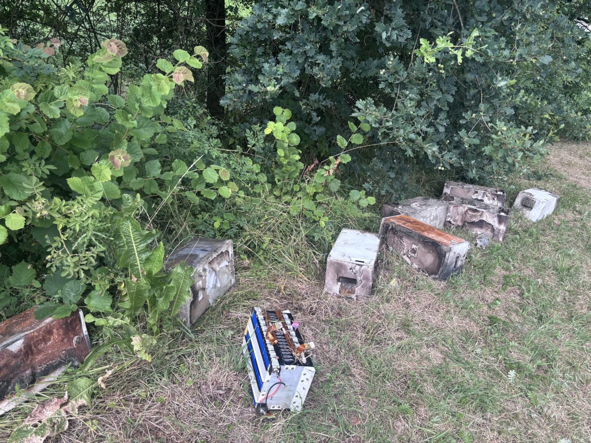 Gelnhausen – Unbekannte entsorgen illegal Hybridbatterien an L3333