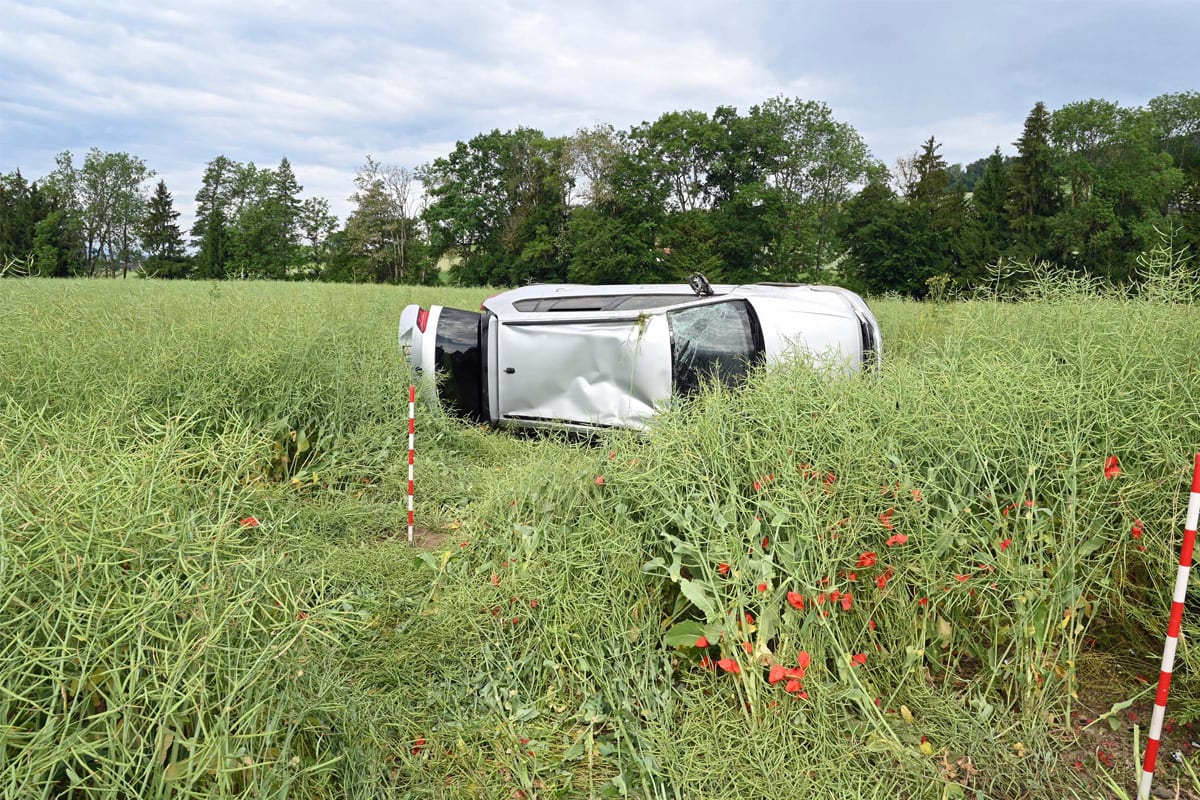 Beromünster LU – Selbstunfall endet mit überschlagenem Auto