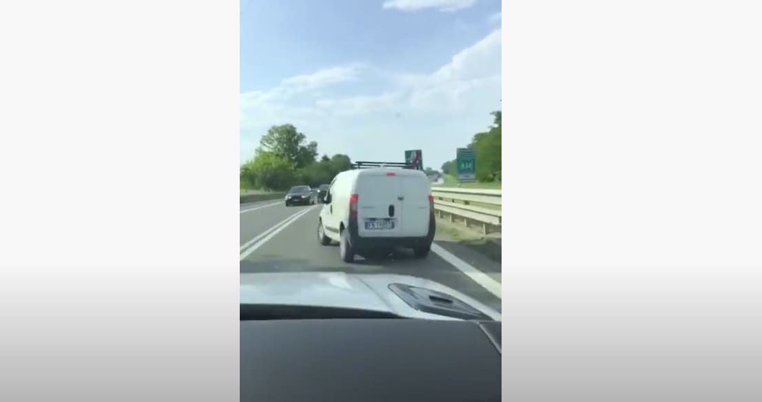  Verfolgungsjagd in Italien - Zivilpolizist verfolgt Transporter - am Steuer waren drei Kinder!