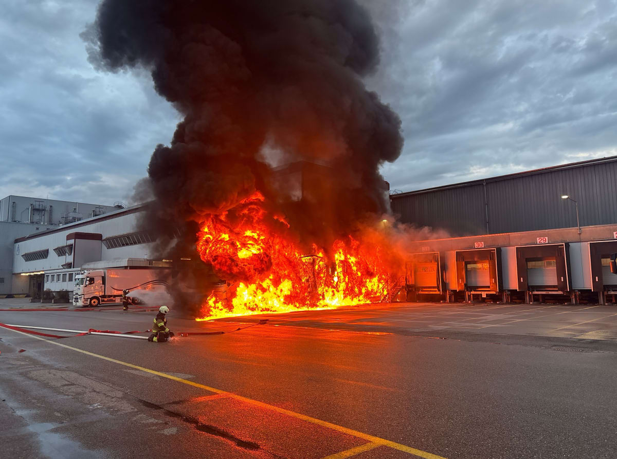 Neuendorf SO – Lastwagen-Anhänger in Vollbrand