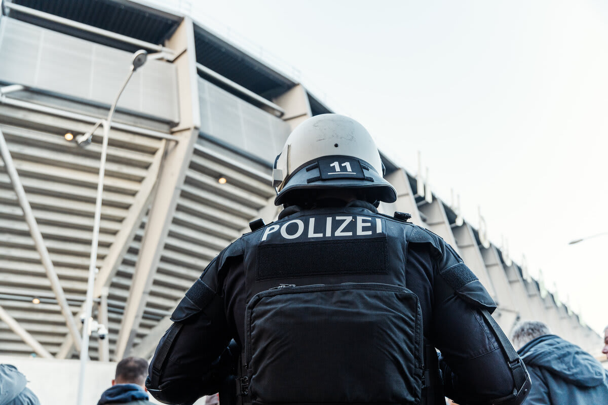 Zürich – Mehrere Verletzte nach Pyrowurf bei Fussballspiel